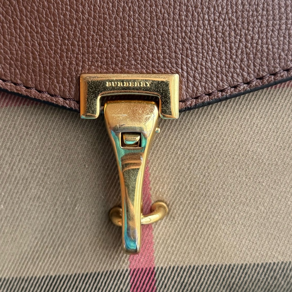 Pre-loved BURBERRY MACKEN DERBY LEATHER CROSSBODY BAG - Picture 7 of 9